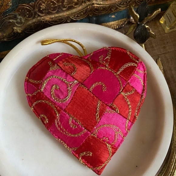 vintage quilt style heart Christmas ornament or pin cushion - Picture 1 of 5
